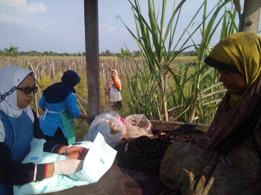 Idap Gangguan Jiwa, Perempuan Ini Melahirkan di Tengah Sawah