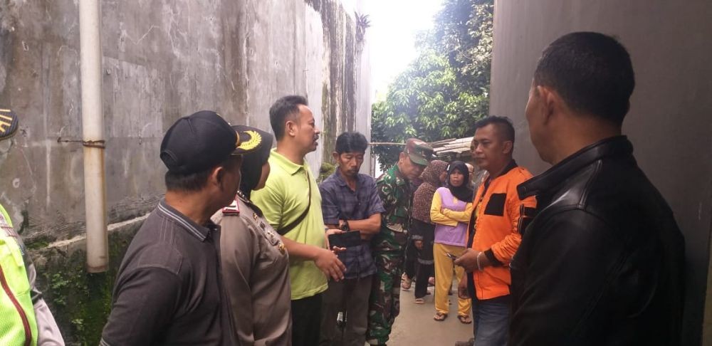 Satu Warga Tewas Tertimbun Tanah Longsor di Bandung