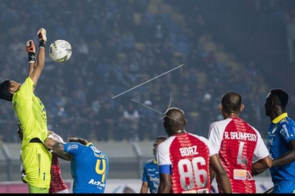 Kalah Telak dari Persib, Persipura Justru Puji Wasit