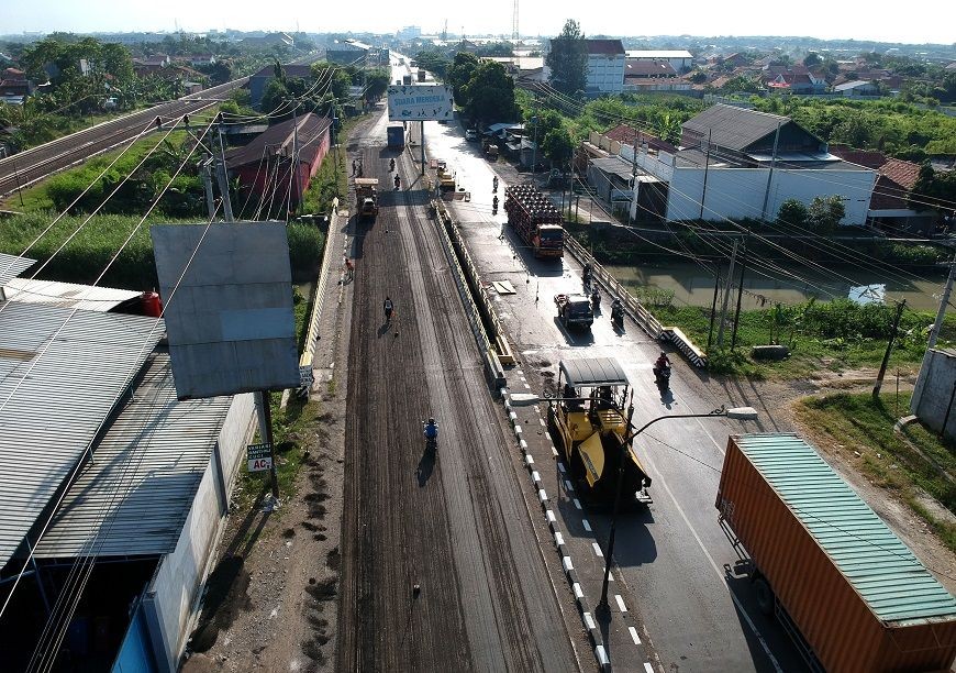 Curah Hujan Tinggi, Hati-hati! Jalan Rusak Bertebaran di Semarang