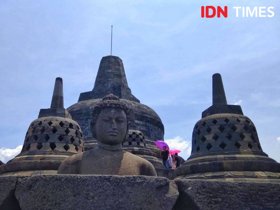 Berlatar Candi Borobudur, Westlife Hibur Penggemarnya Malam Ini