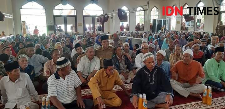 Ramadan, Pemkab Tapteng Serahkan Zakat kepada 482 Warga