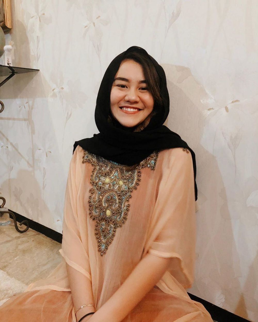 9 Potret Aaliyah Massaid Kenakan Hijab, Bikin Hati Adem Nih