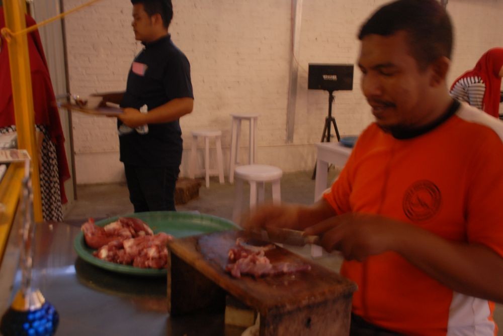 Tips Memilih Daging Sapi dan Ayam Segar di Pasar Tradisional