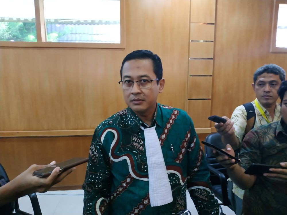 Terbukti Korupsi, Mantan Bupati Cirebon Menangis Divonis 5 Tahun Bui 