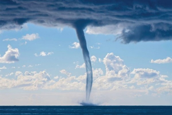 Mengenal Waterspout Angin Puting Beliung Yang Sering Muncul Di Laut