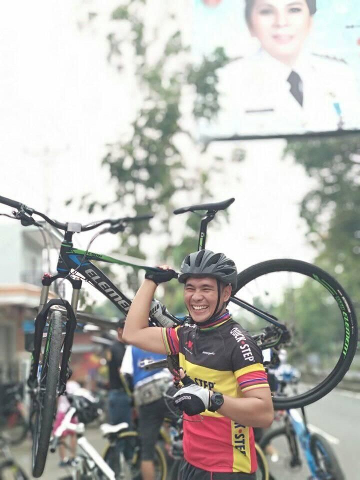 10 Potret Andre Iroth, Anggota Brimob Asli Manado yang Tengah Viral