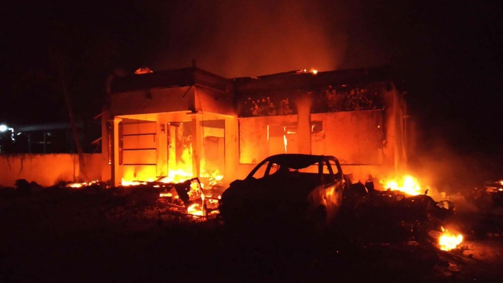 Ulama Sampang Minta Polisi Tangkap Pembakar Mapolsek Tambelangan