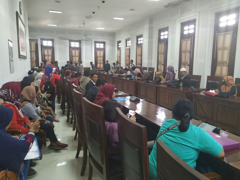 Protes Soal PPDB, Puluhan Wali Murid Datangi Kantor DPRD Kota Malang