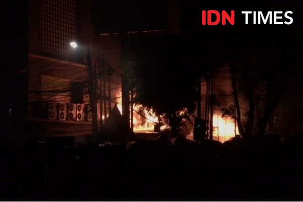 Rusuh 22 Mei, Massa Bakar Toko di Jalan Sabang