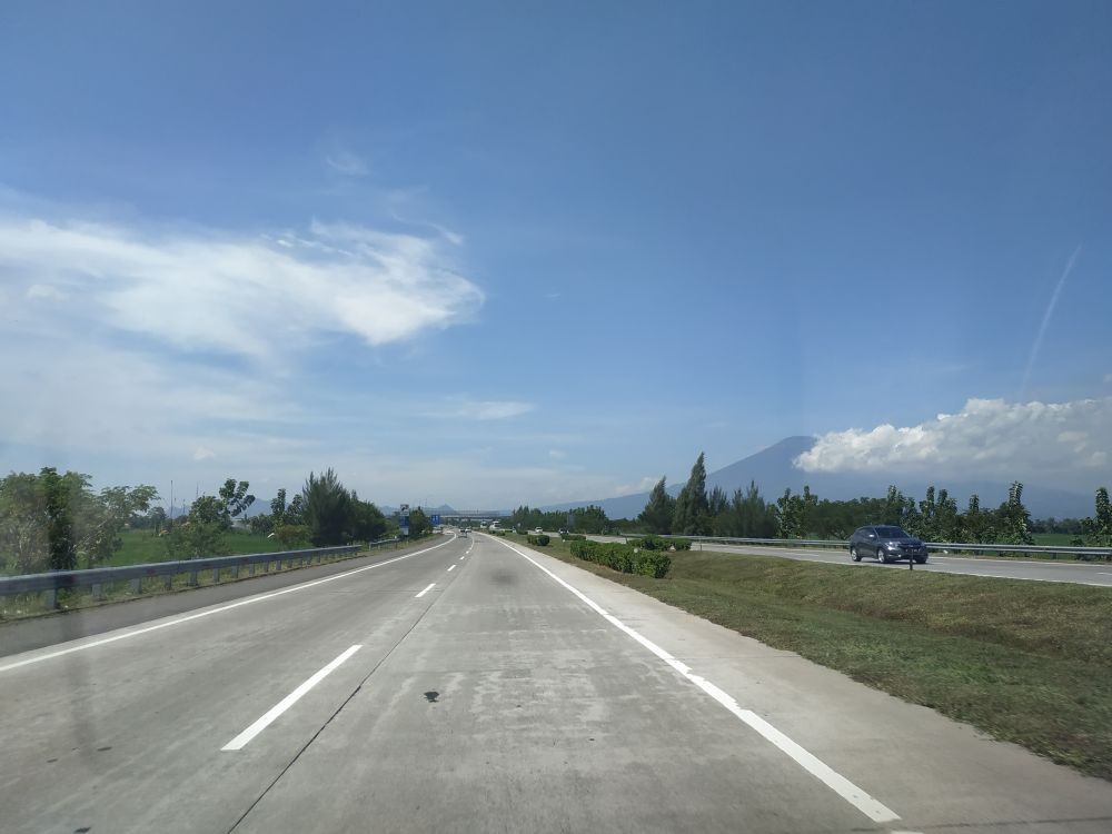 Butuh 1,5 Bulan Perbaiki Jalan Amblas di KM 122 Tol Cipali 