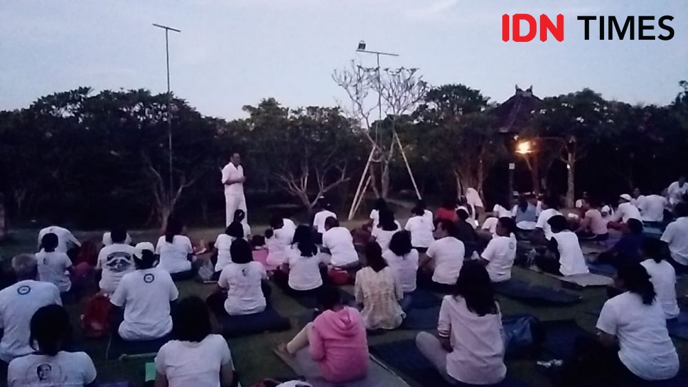 Melihat Yoga Ketawa di Bali, Sembuhkan Stres Hingga Stroke