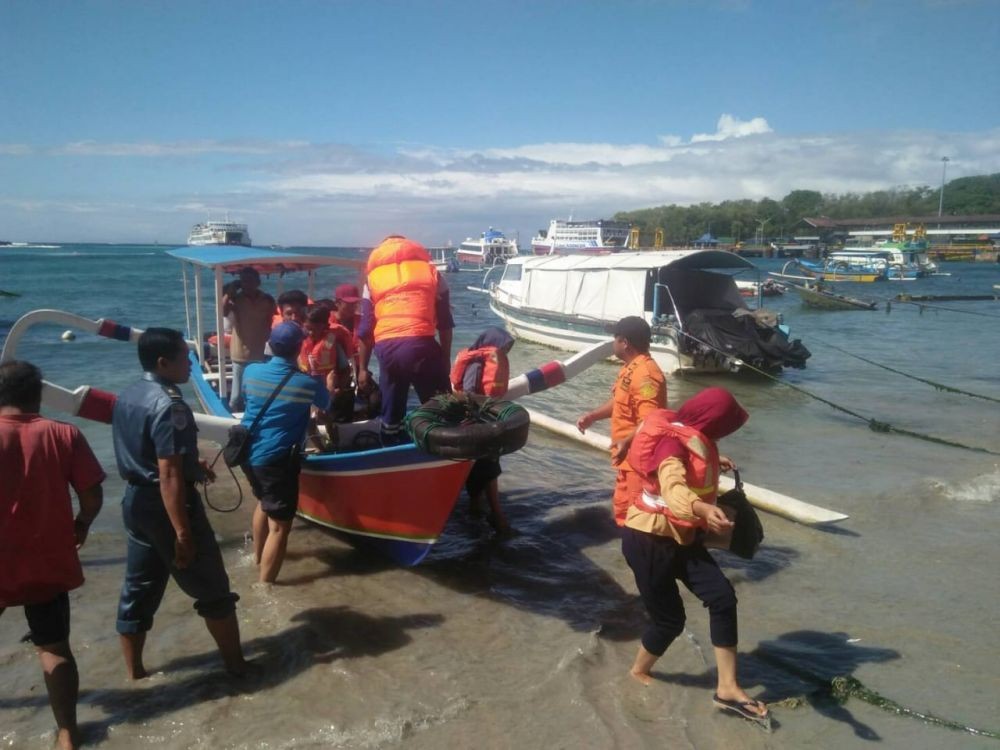 Ratusan Penumpang Kapal Kandas di Padangbai Berhasil Dievakuasi