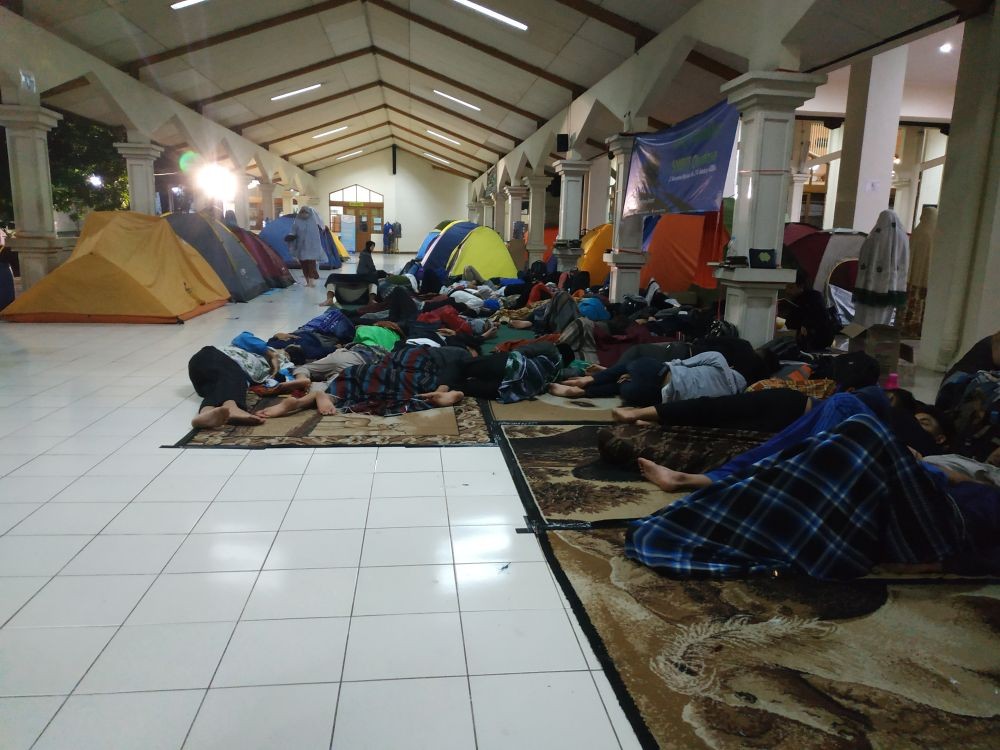 [Foto] Ramai-ramai Itikaf di Masjid Habiburrahman Bandung