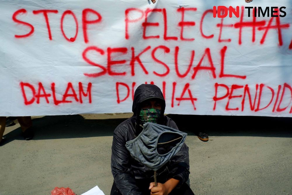 Tuntut Pemecatan Dosen Cabul di USU, Mahasiswa Pajang Celana Dalam