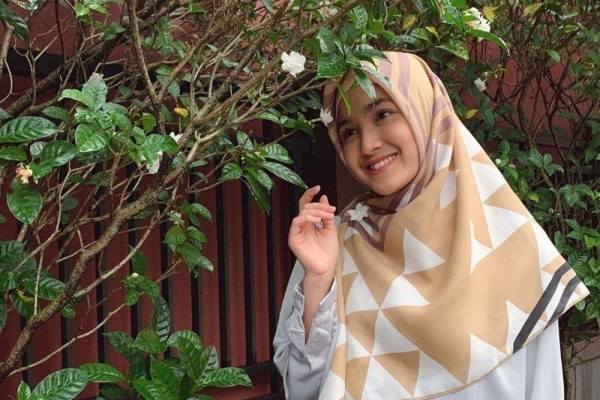 10 Potret Manis Cut Syifa Saat Mengenakan Hijab
