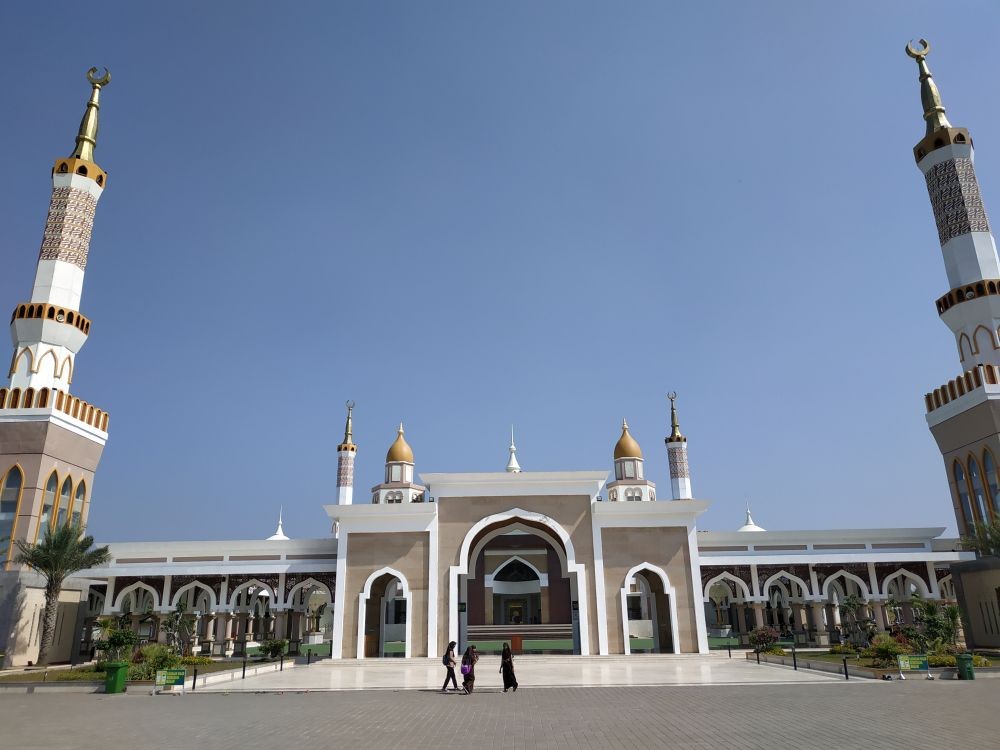 Mudik Lewat Indramayu, Sambangi Masjid Islamic Center yang Megah 