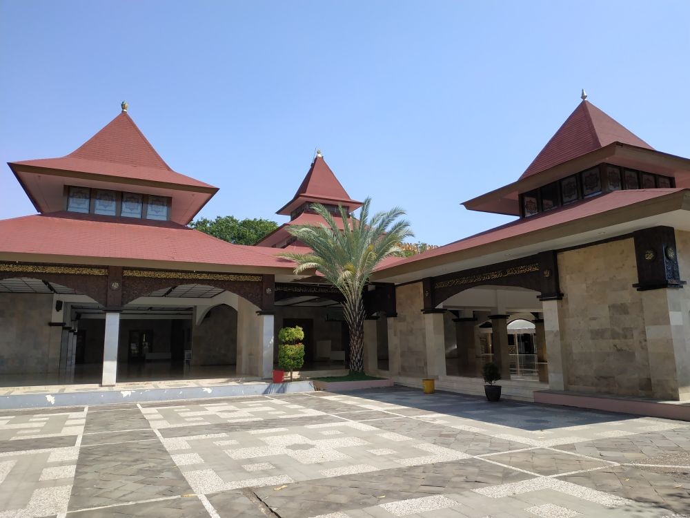 Mudik Lewat Indramayu, Sambangi Masjid Islamic Center yang Megah 