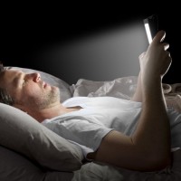 7 Fakta Radiasi Sinar Biru yang Dipancarkan Gadget, Gak Selalu Bahaya