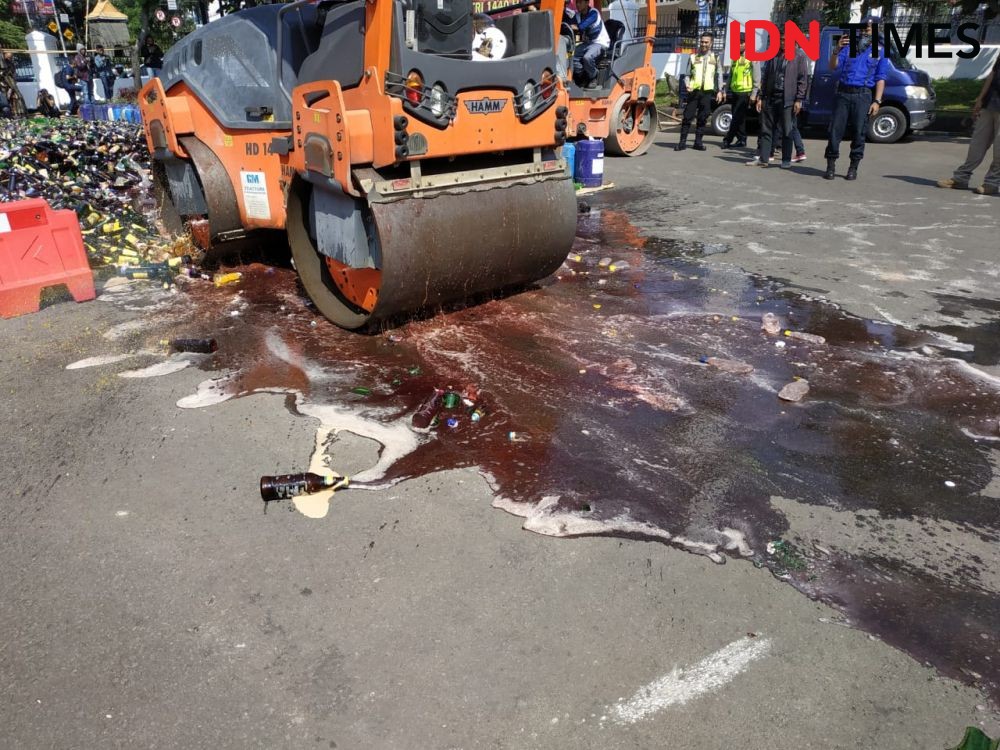 Polresta Mataram Sita Ribuan Botol Miras dari THM dan Warung