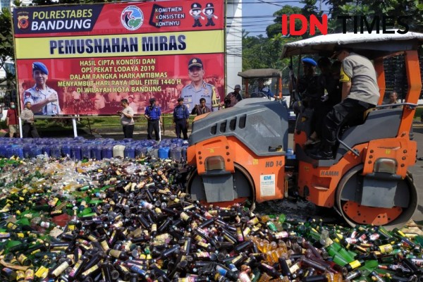 Jelang Lebaran, Polrestabes Bandung Musnahkan 39 Ribu Miras