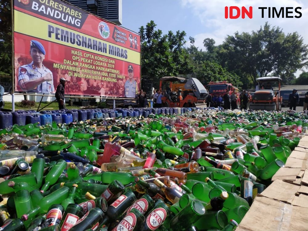 Jelang Lebaran, Polrestabes Bandung Musnahkan 39 Ribu Miras