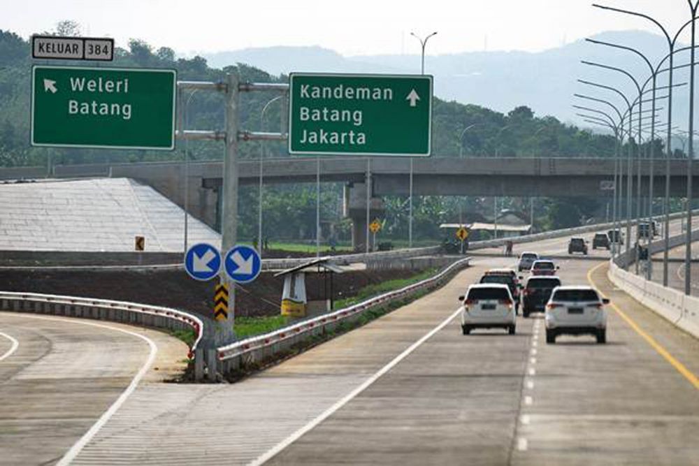 Tol Batang-Semarang Padat, One Way Diperpanjang Hingga Kalikangkung
