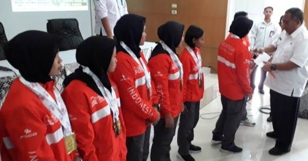 Setelah Terseok Biaya, Tim Surfing Sukabumi Ini Malah Jadi Juara Dunia