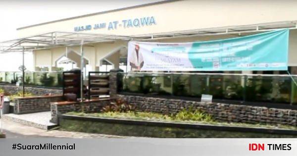 Keren Dan Unik Masjid Di Sukabumi Ini Berpagar Aquarium Idn