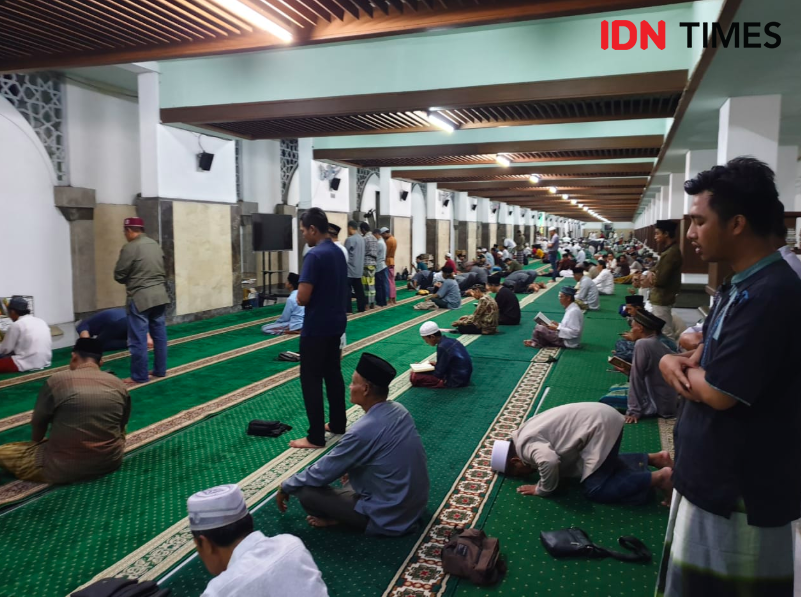 Menemui Para Pencari Lailatul Qadar di Masjid Ampel