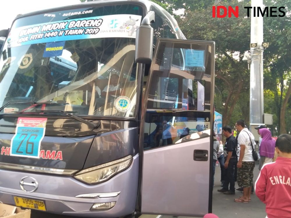 Terganjal Booster, Ratusan Pemudik Pilih Pulang Kampung ke Jateng Naik Bus
