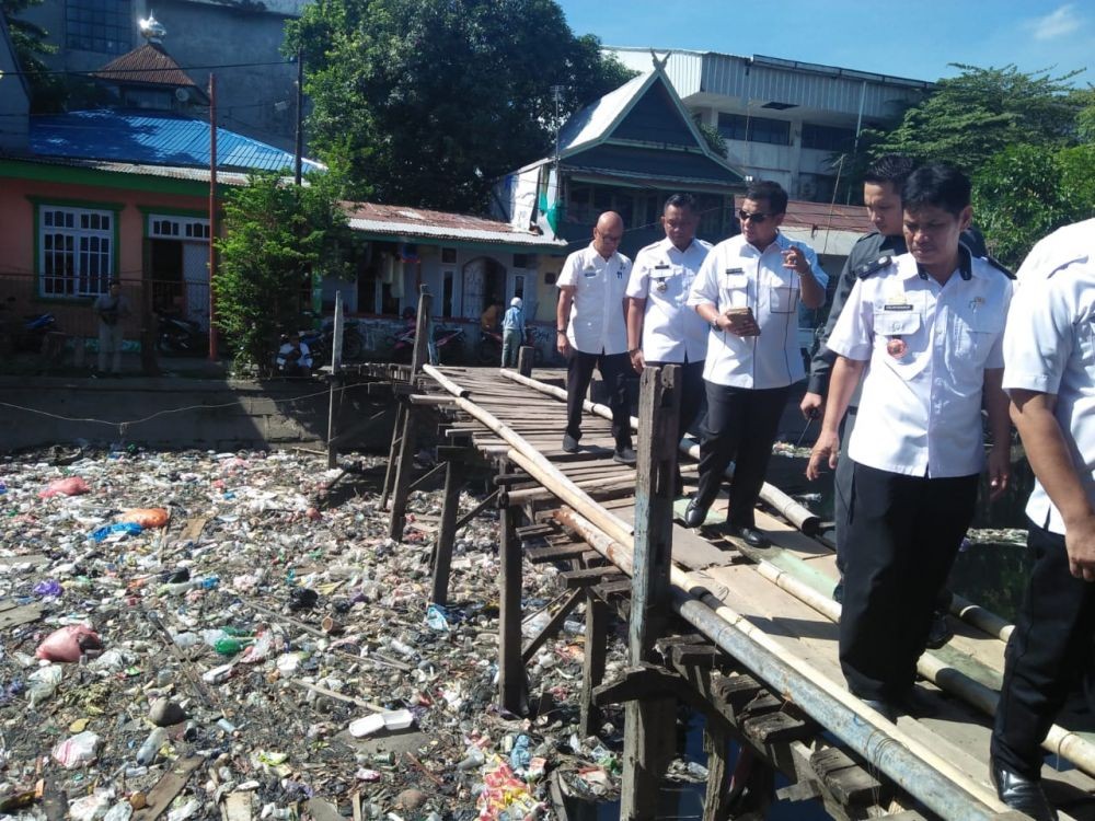 Demi Jaga Kebersihan Pasar, Pj Wali Kota Iqbal Edukasi Pedagang