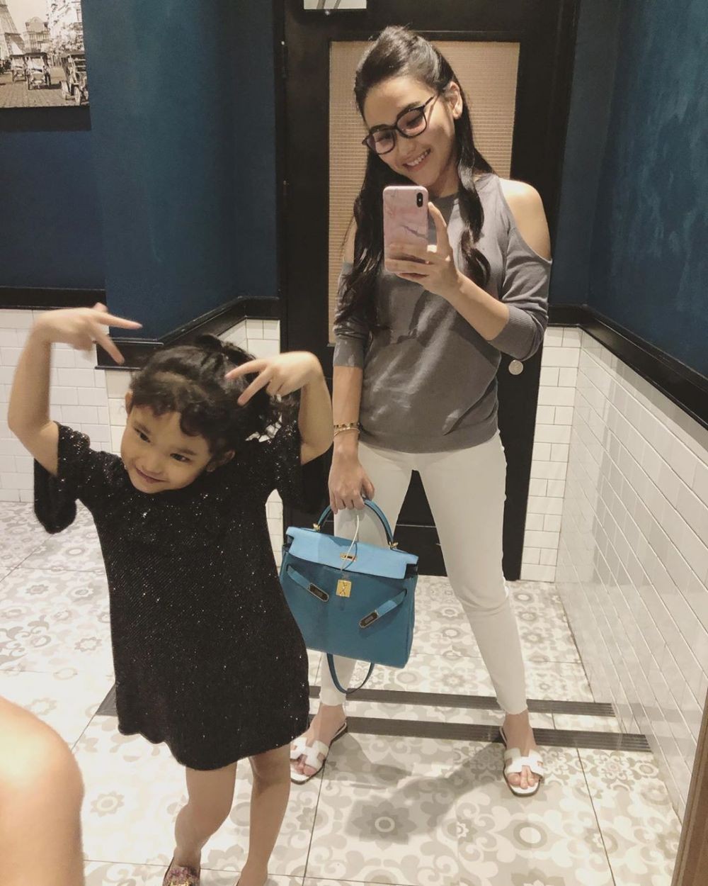 Ini 10 Momen Seru Ayu Ting Ting Ajari Bilqis Puasa di Tengah Kesibukan