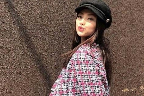 Disebut Mirip Jennie BLACKPINK, 8 Potret Menawan Gege Elisa