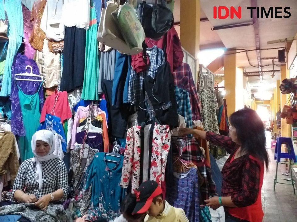 Tak Ada Wisatawan, Pembeli Batik di Pasar Beringharjo Turun 70 Persen 