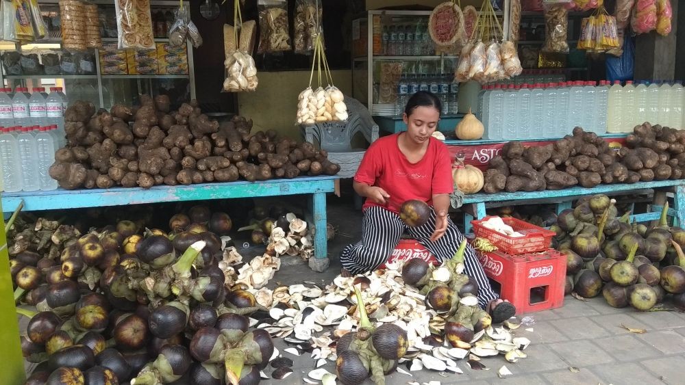 Jelang Lebaran, Penjualan Buah Siwalan di Tuban Meningkat Drastis