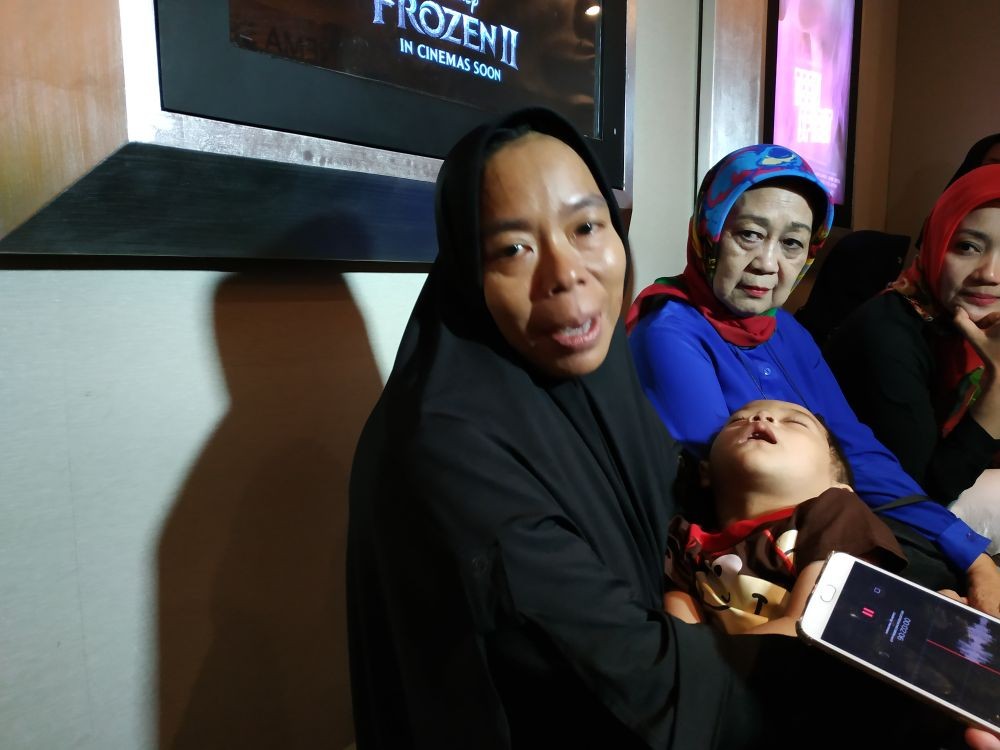 Momen Haru Saat Ridwan Kamil Ajak 29 Anak Yatim Berbelanja di Mal