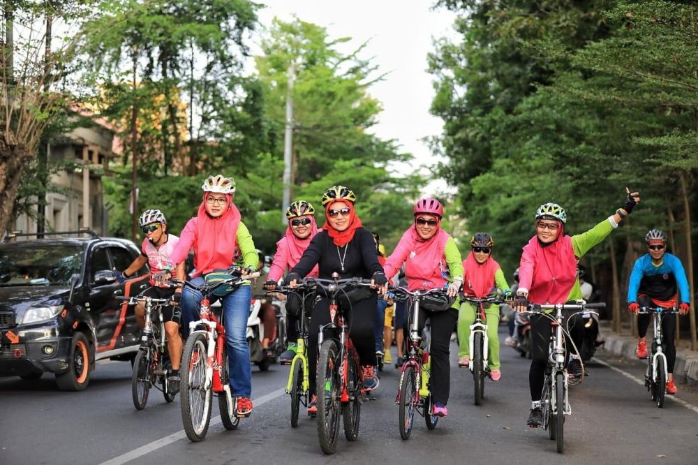 Peringati Hari Sepeda Sedunia, Ketua TP PKK Makassar Ikut Bersepeda 