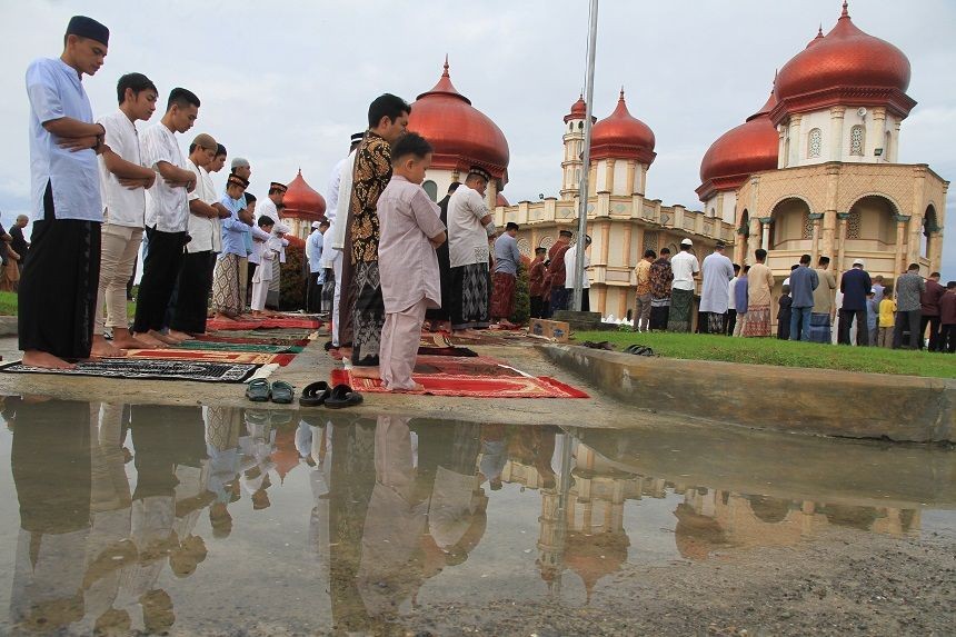 Zona Oranye, 148 Masjid Semarang Nekat Gelar Salat Id, Direstui Hendi