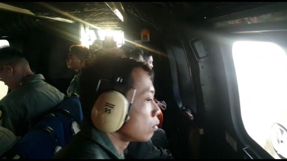Heli Super Puma TNI AU Diterjunkan Cari Korban KM Lintas Timur 