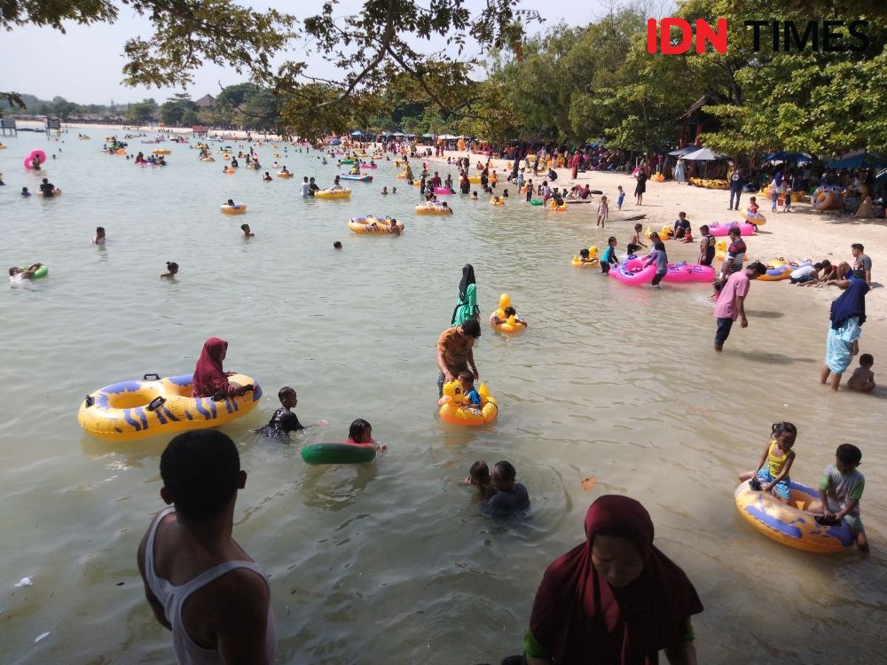 Libur Lebaran Pantai Bandengan Diserbu Ribuan Wisatawan