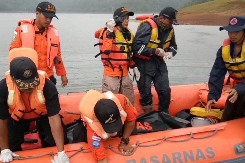 Tiga Wisatawan Tersapu Ombak Pantai Suwuk, Dua  Belum Ditemukan