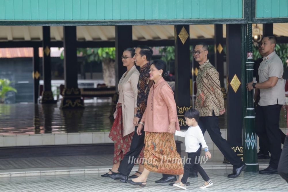 Bersama Istri dan Cucu, Jokowi Silaturahmi ke Kraton Yogyakarta