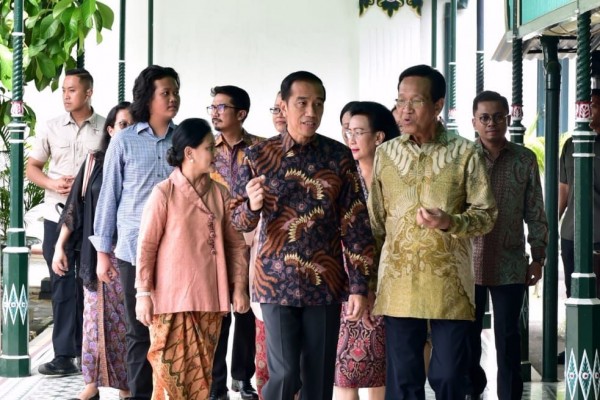 Silaturahmi ke Sultan Hamengkubuwono X, Jokowi Bawa Jan Ethes