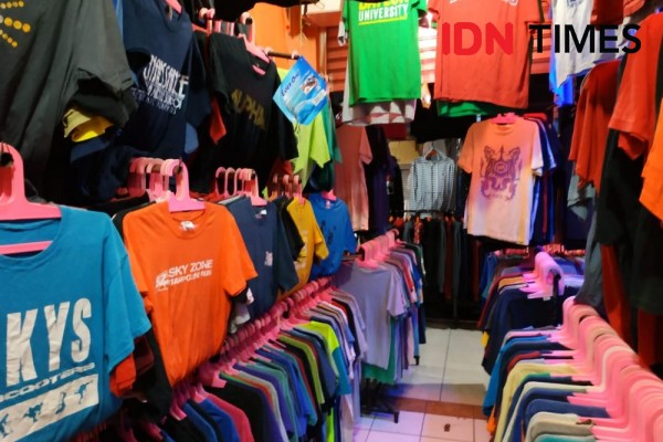  Lebaran  2019  Tren  Penjualan Baju  Bekas di Pasar Cimol 