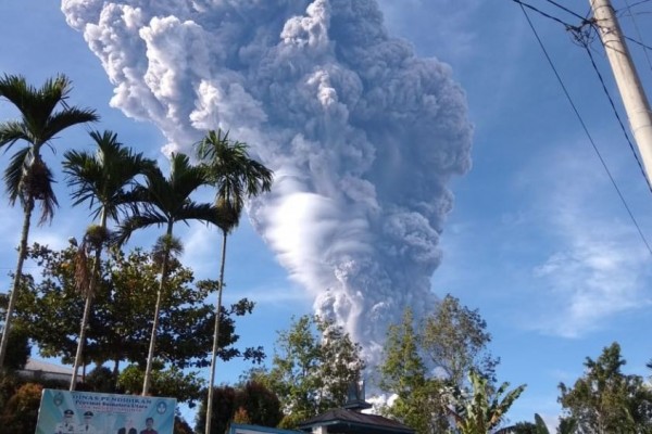 Sinabung Erupsi Besar, Lahan Pertanian Tiga Kecamatan Rusak