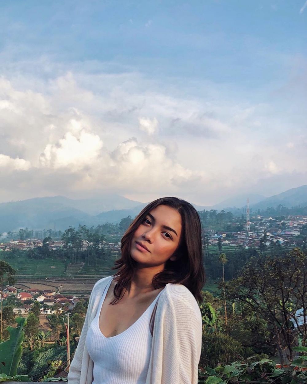 Ini Angela Gilsha, Pesinetron yang Kesal Ada Bayi Nangis di Pesawat