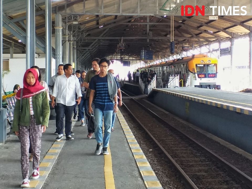 KRL Jogja-Solo Mogok, Penumpang Tertahan 1 Jam di Gerbong