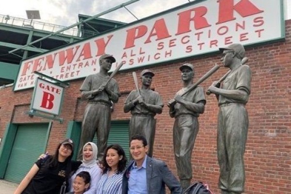 9 Potret Sandiaga Uno Rayakan Lebaran Bareng Keluarga di Amerika