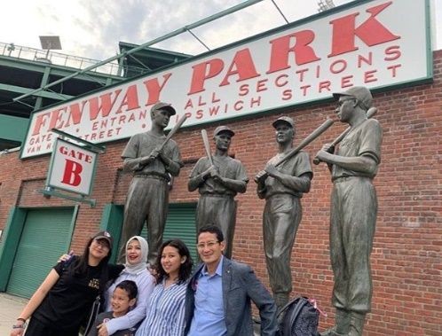 9 Potret Sandiaga Uno Rayakan Lebaran Bareng Keluarga di Amerika